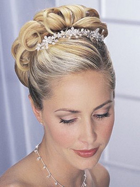 hochsteckfrisuren-hochzeit-mit-diadem-16_9 Hochsteckfrisuren hochzeit mit diadem