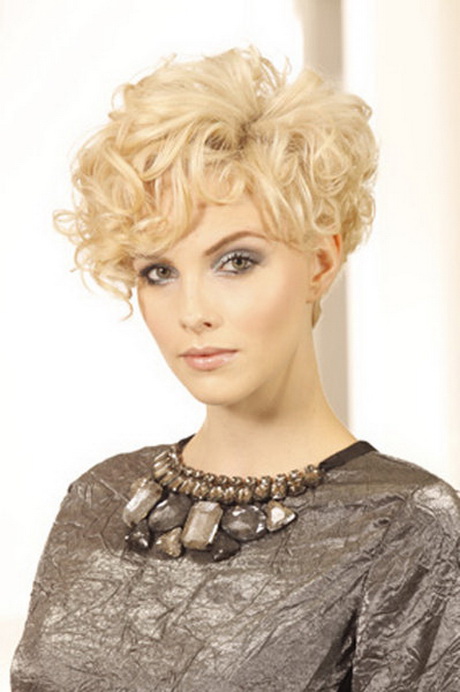 kurze-haare-locken-frisur-08_13 Kurze haare locken frisur