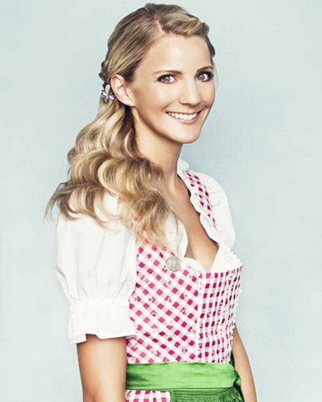 Schnelle Frisur Zum Dirndl : Zünftige Wiesn Looks – Frisuren Für’s Oktoberfest Zum Nachmachen