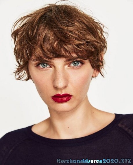 kurze-locken-frisuren-2020-60 Kurze locken frisuren 2020