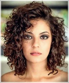 trendfrisuren-locken-2019-60_10 Trendfrisuren locken 2019