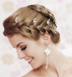 hochzeitsfrisuren-kurze-haare-mit-perlen-15_15 Hochzeitsfrisuren kurze haare mit perlen