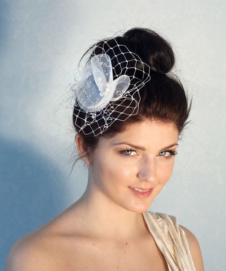 hochzeitsfrisuren-mit-fascinator-52_19 Hochzeitsfrisuren mit fascinator