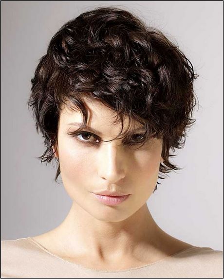 kurzhaarfrisuren-2021-damen-locken-75_16 Kurzhaarfrisuren 2021 damen locken