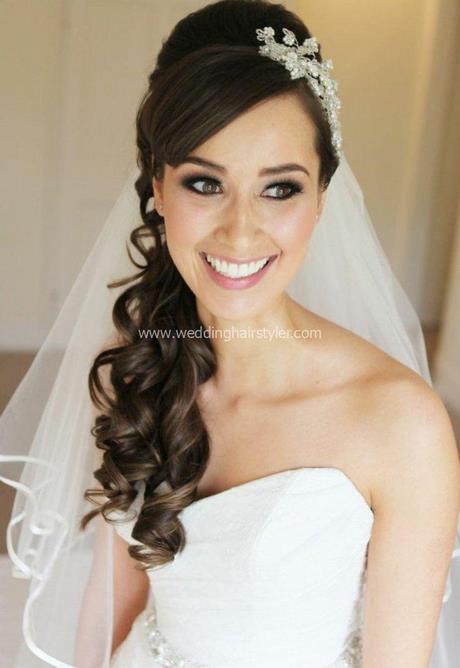 brautfrisuren-offen-mit-diadem-54_15 Brautfrisuren offen mit diadem