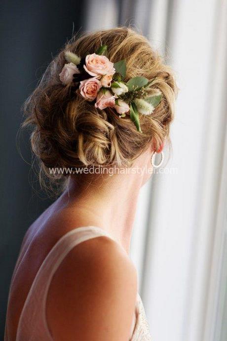 hochsteckfrisuren-hochzeit-mit-blumen-32_5 Hochsteckfrisuren hochzeit mit blumen