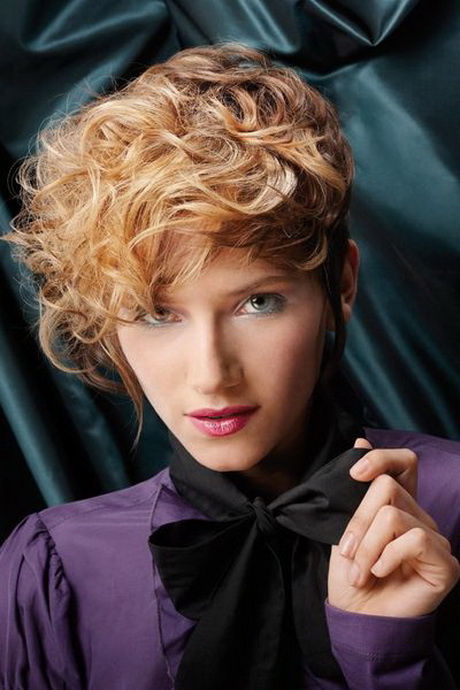 kurzhaarfrisuren-damen-mit-locken-04_8 Kurzhaarfrisuren damen mit locken