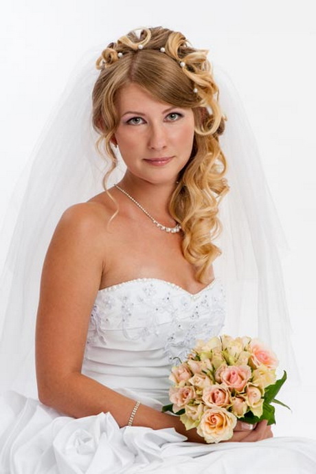 hochzeitsfrisuren-mit-diadem-93_18 Hochzeitsfrisuren mit diadem