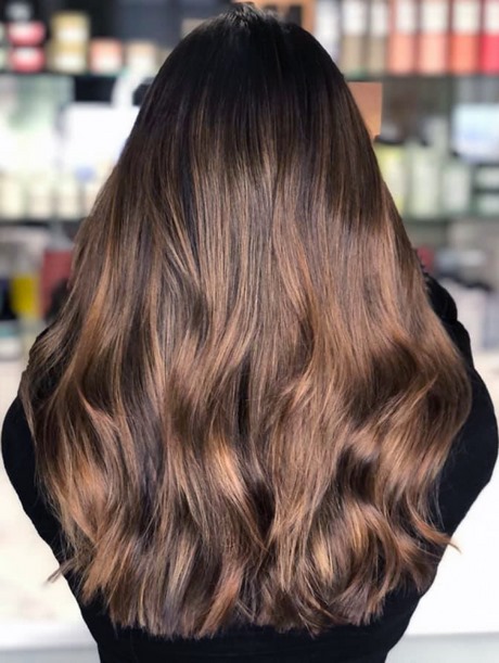 trendfrisuren-2022-frauen-lange-haare-63_2 Trendfrisuren 2022 frauen lange haare