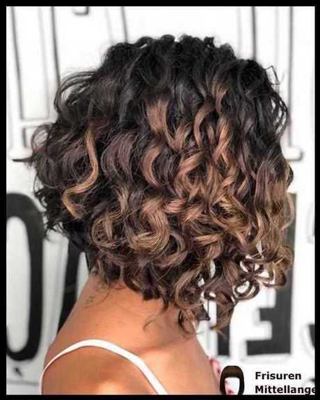 trendfrisuren-2022-locken-14_5 Trendfrisuren 2022 locken