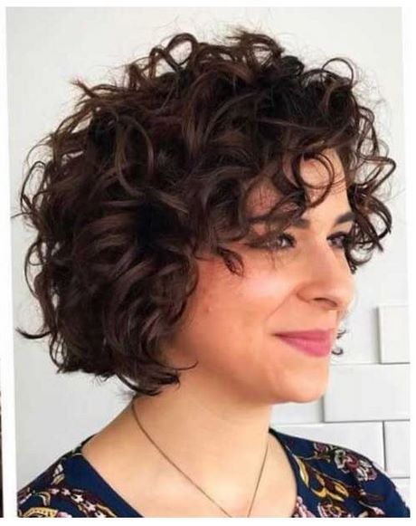 kurzhaarfrisuren-2021-damen-locken-75_17 Kurzhaarfrisuren 2021 damen locken