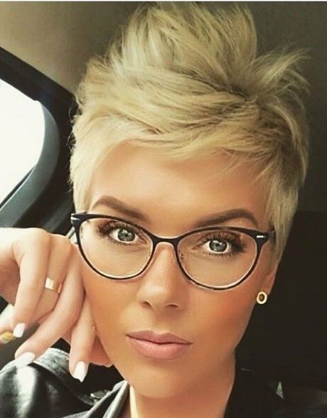 frisuren-2022-frauen-ab-50-mit-brille-51_8 Frisuren 2022 frauen ab 50 mit brille