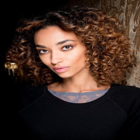 kurzhaar-locken-frisuren-damen-85_18 Kurzhaar locken frisuren damen