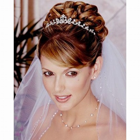 brautfrisuren-mit-pony-und-diadem-24_14 Brautfrisuren mit pony und diadem